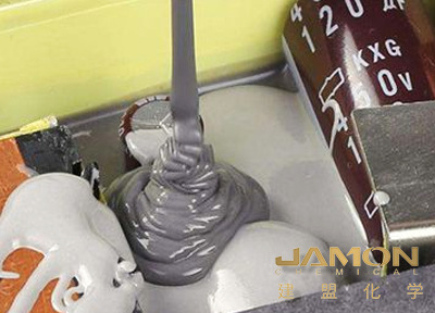  隨著科技的不斷發(fā)展，電池在各類設(shè)備中的應(yīng)用越來越廣泛，尤其是在電子產(chǎn)品、電動汽車及可再生能源等領(lǐng)域。電池的性能和安全性對于這些設(shè)備的正常運行至關(guān)重要，因此電池封裝材料的選擇顯得尤為重要。
